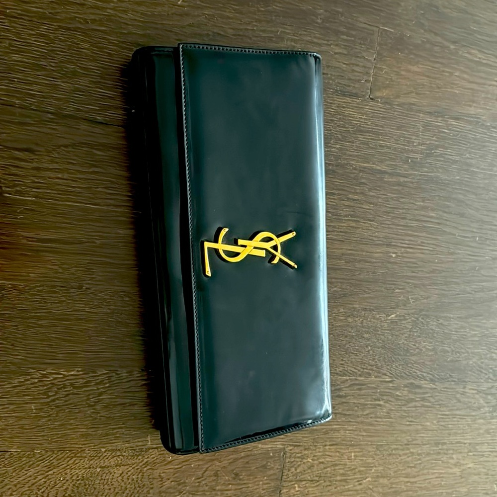 Beautiful YSL clutch , amazing condition
